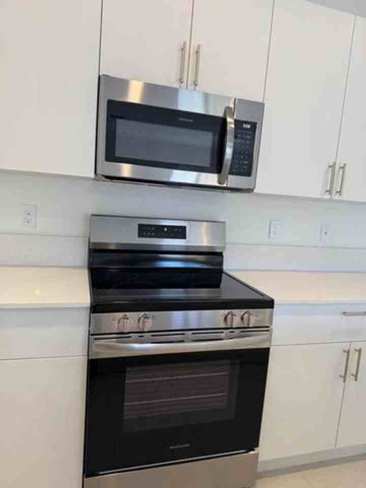 3008 Park Pl - Photo 3 of 14