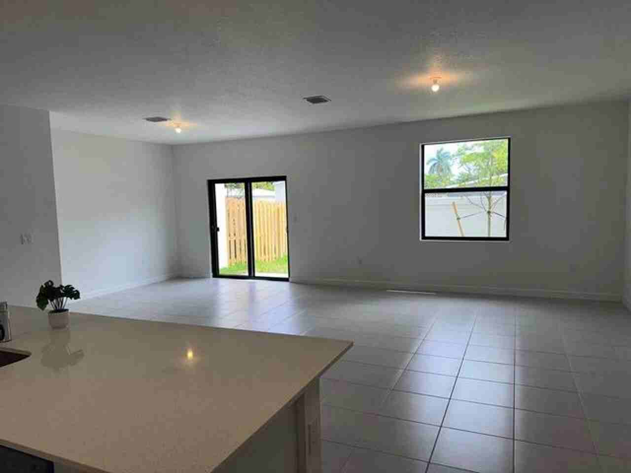 3008 Park Pl - Photo 5 of 14