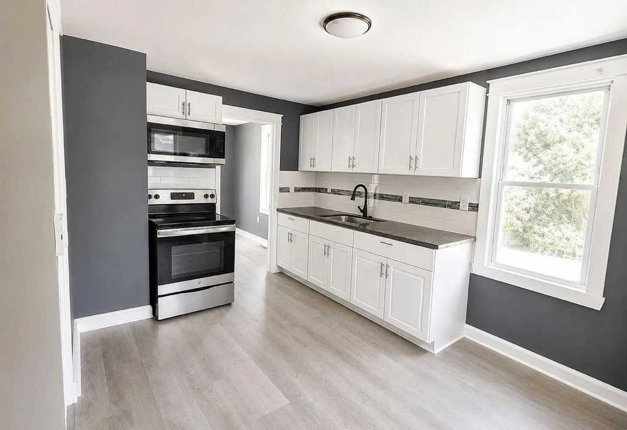 437 West Broad Street - Photo 4 of 24