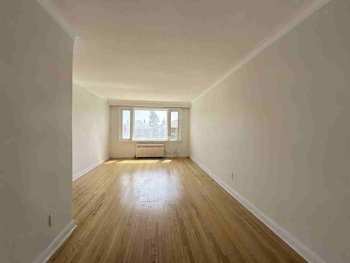 82 Lanark Ave - Photo 3 of 27