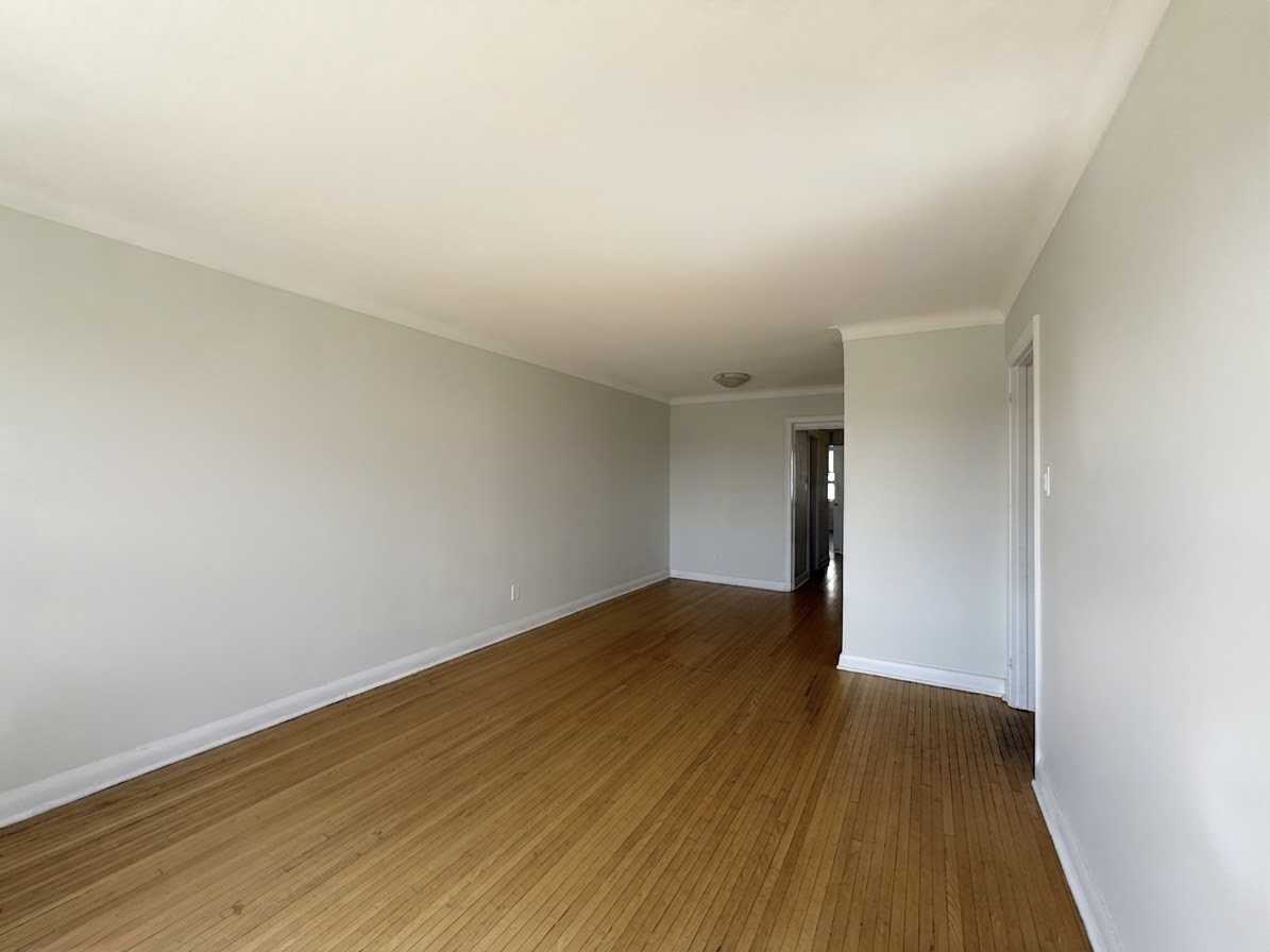 82 Lanark Ave - Photo 4 of 27