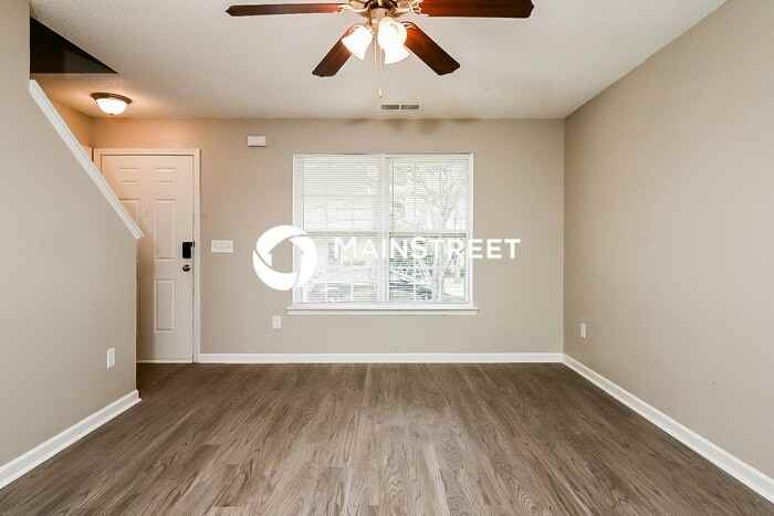 405 Kendall Ln - Photo 4 of 17