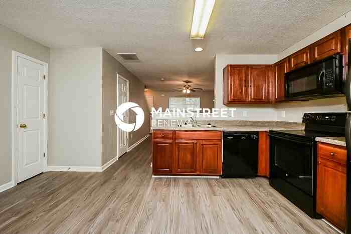 405 Kendall Ln - Photo 6 of 17