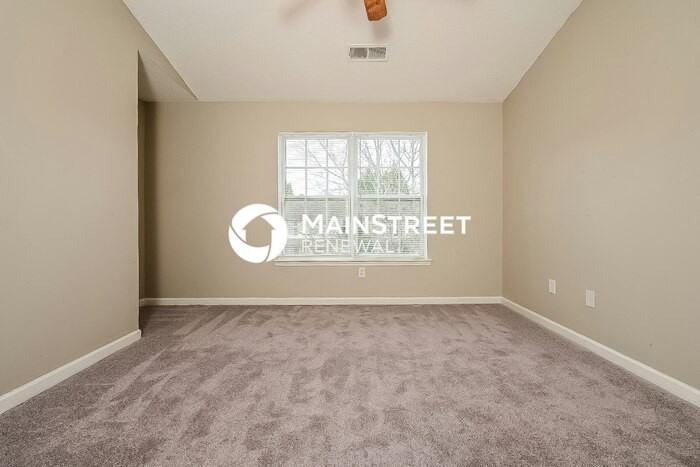 405 Kendall Ln - Photo 7 of 17