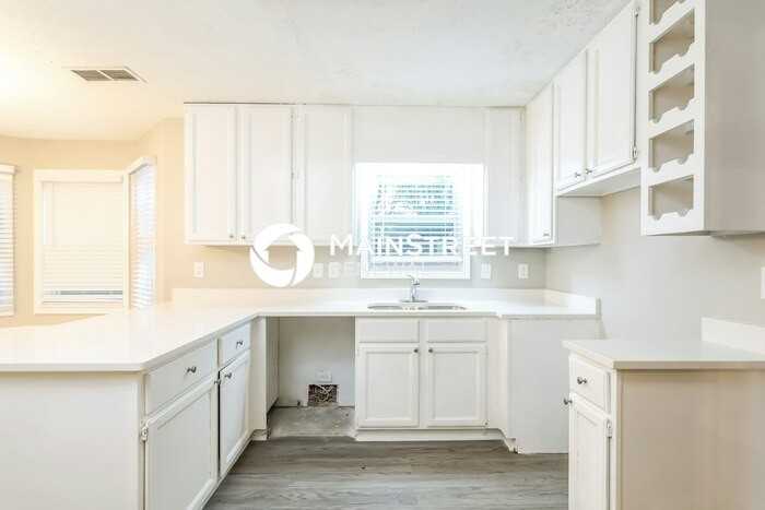 723 Arbor Hill Dr - Photo 7 of 17