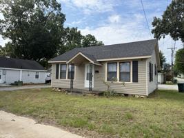featured image of 209 E 10th St