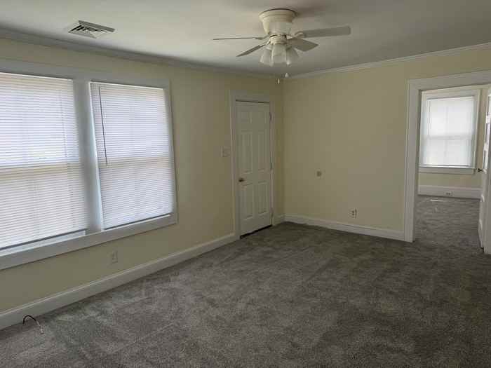 209 E 10th St - Photo 7 of 8