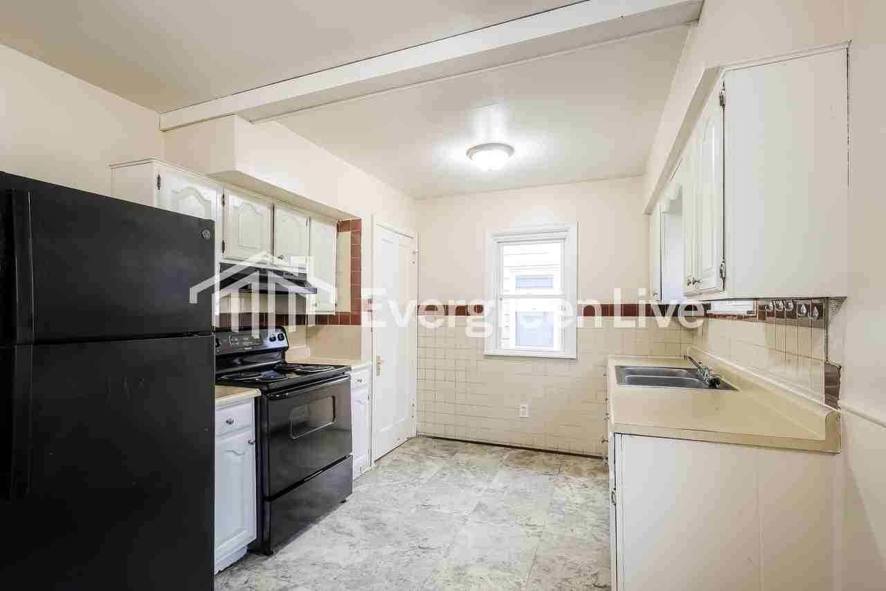 7033 La Boiteaux Ave - Photo 3 of 15