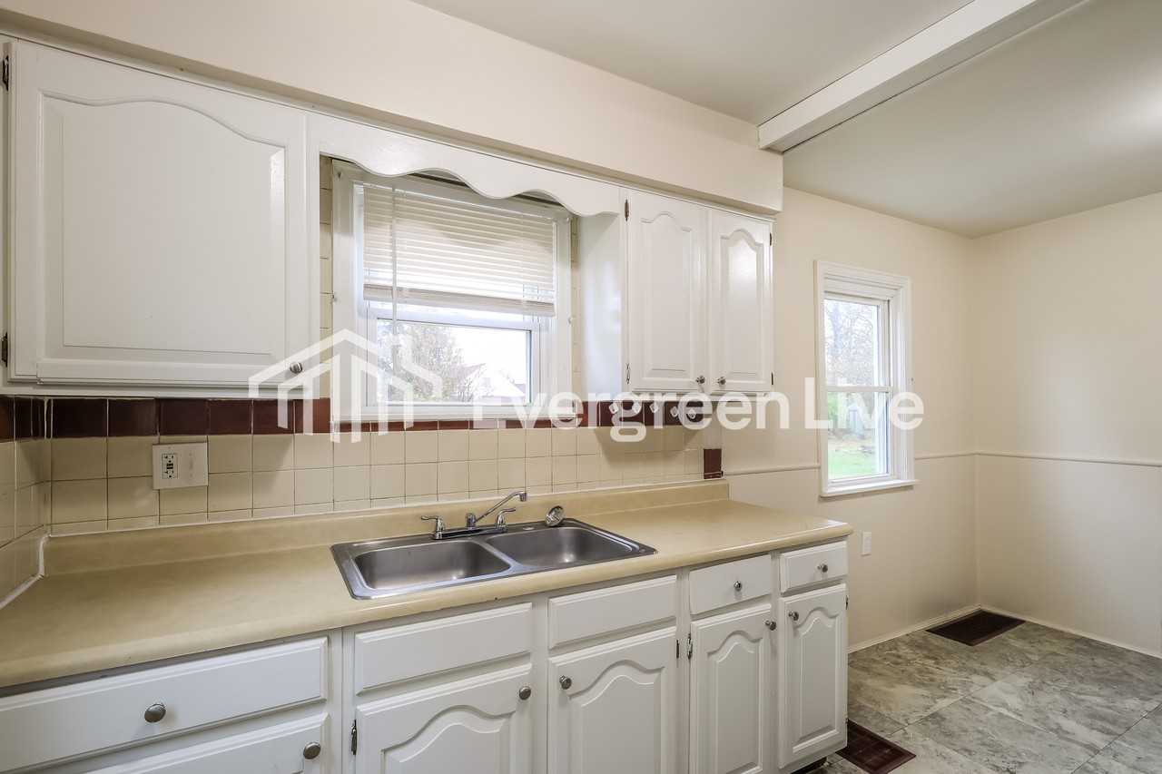 7033 La Boiteaux Ave - Photo 4 of 15