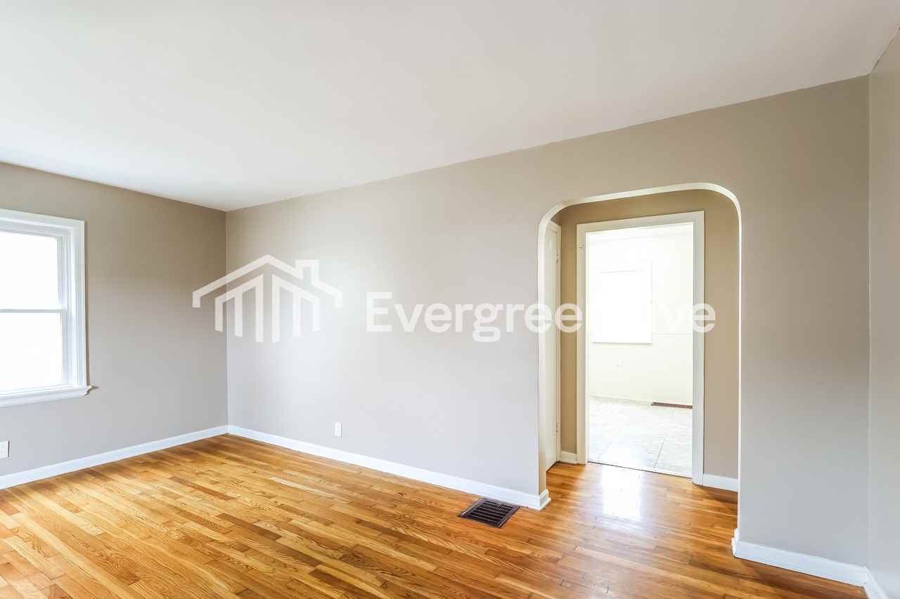 7033 La Boiteaux Ave - Photo 5 of 15