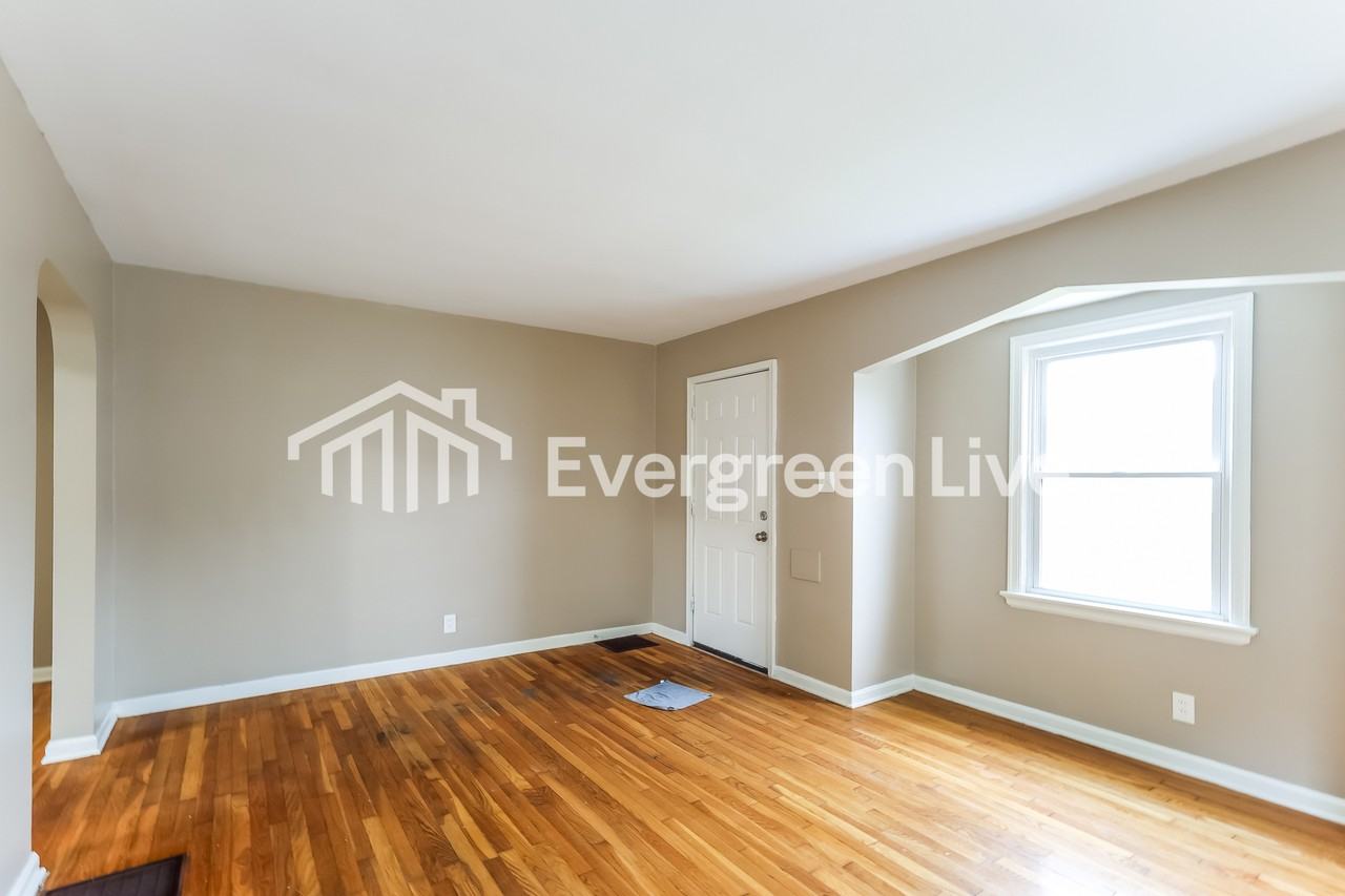 7033 La Boiteaux Ave - Photo 6 of 15