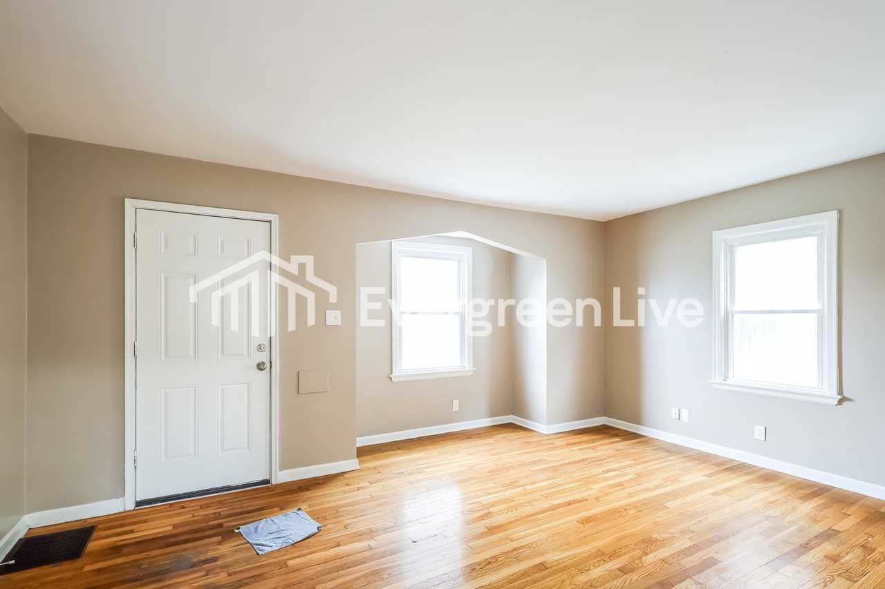 7033 La Boiteaux Ave - Photo 7 of 15