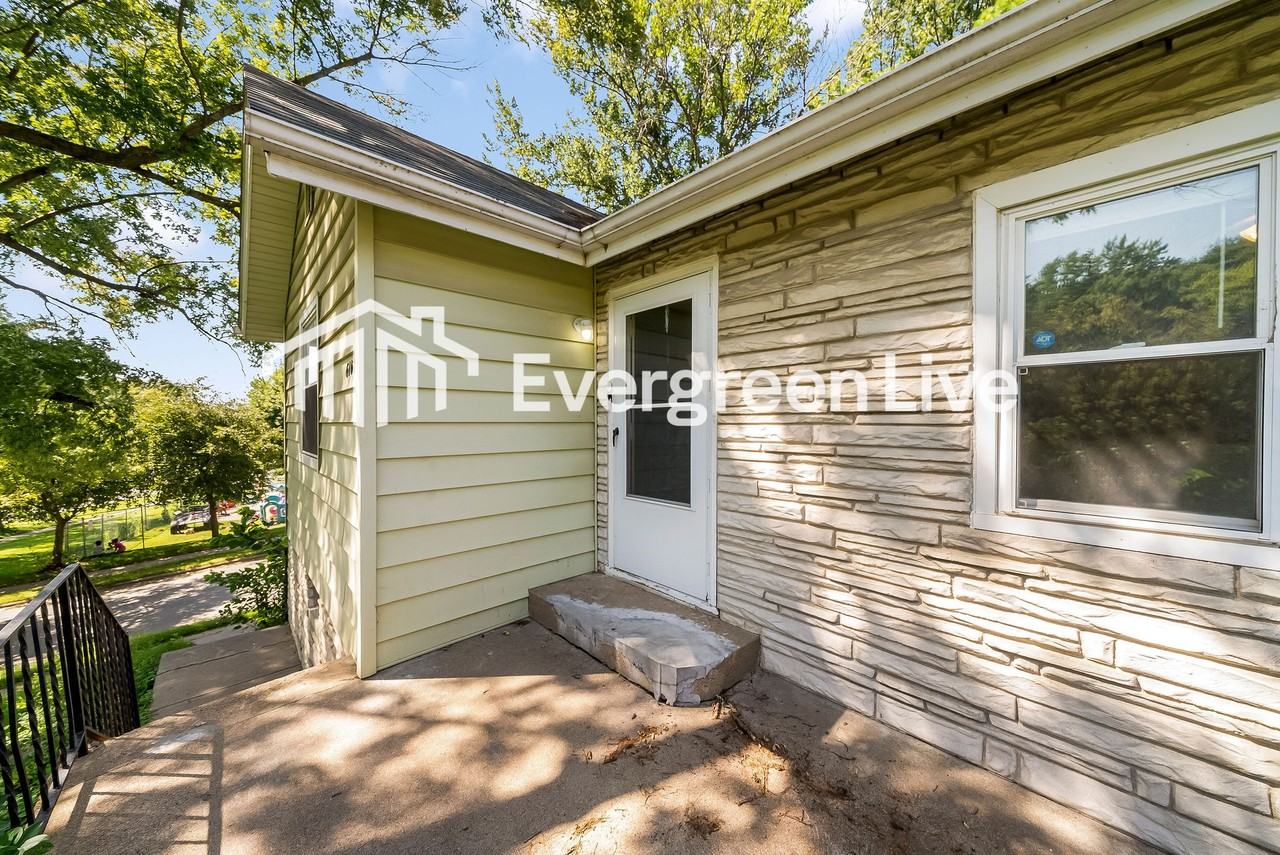 6102 Fontenelle Blvd - Photo 3 of 30
