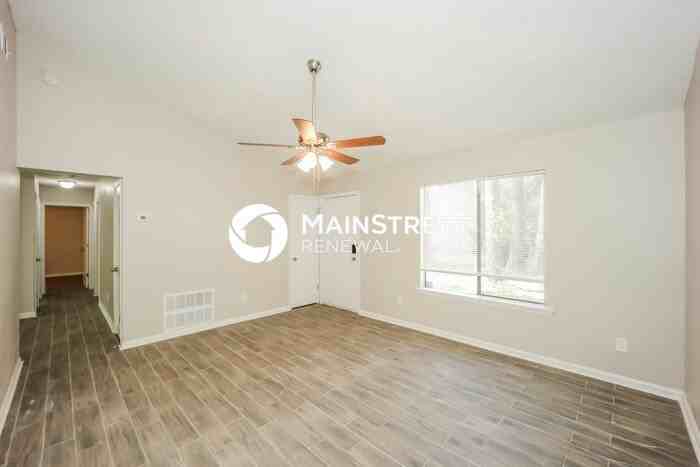 9006 Homewood Dr - Photo 4 of 16