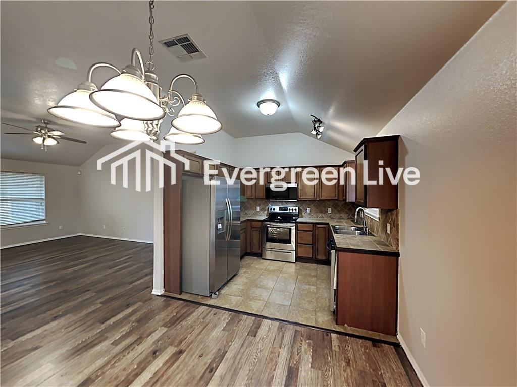 12220 Norway Ct - Photo 4 of 7