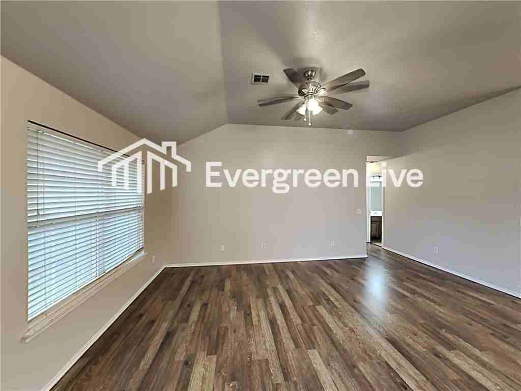 12220 Norway Ct - Photo 5 of 7