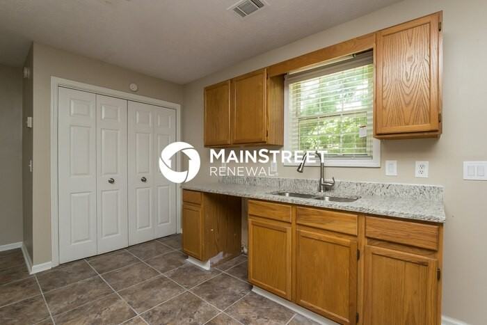 616 Hunters Cove Ln - Photo 6 of 15