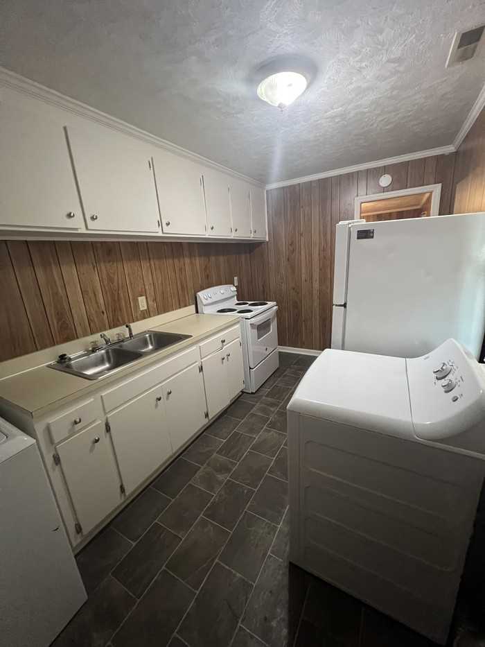 401 Chockoyotte St #401 - Photo 3 of 8