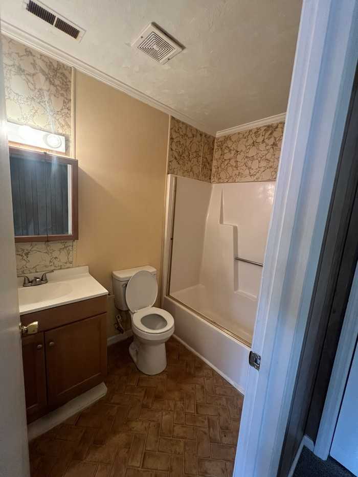 401 Chockoyotte St #401 - Photo 7 of 8