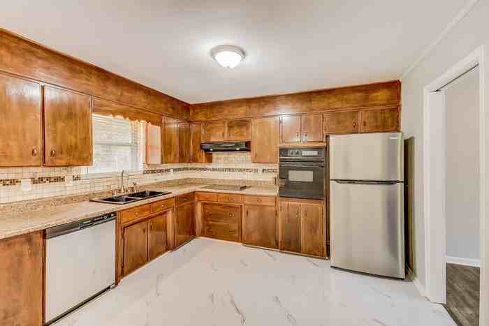 1212 Birchwood St - Photo 6 of 14