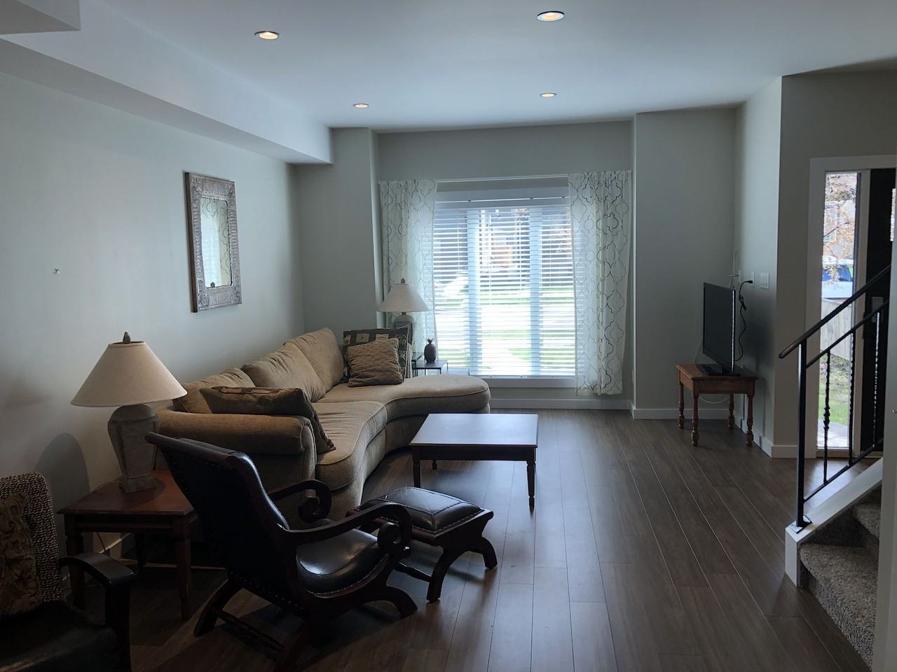 9512 71 Ave Nw - Photo 3 of 15