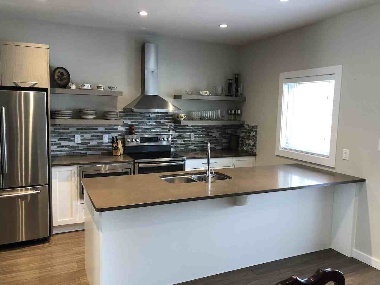 9512 71 Ave Nw - Photo 4 of 15