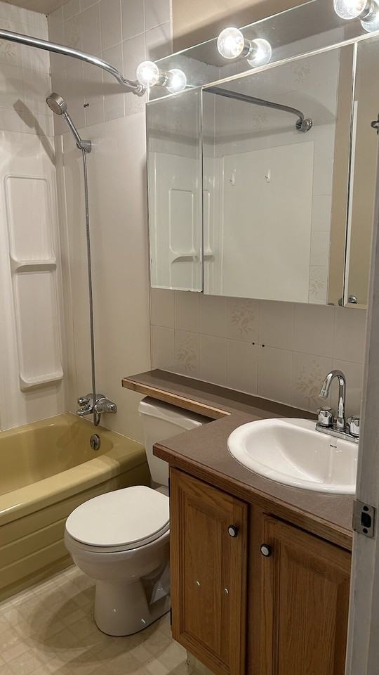2405 25 Ave Nw - Photo 7 of 27
