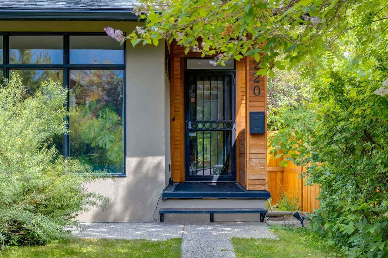 2220 27 St Sw - Photo 2 of 50