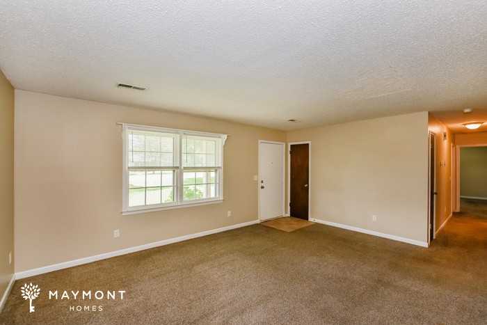 121 Greenwood Cir - Photo 5 of 12