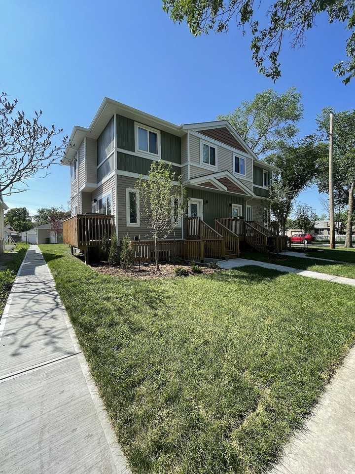 11946 86 St Nw - Photo 2 of 37