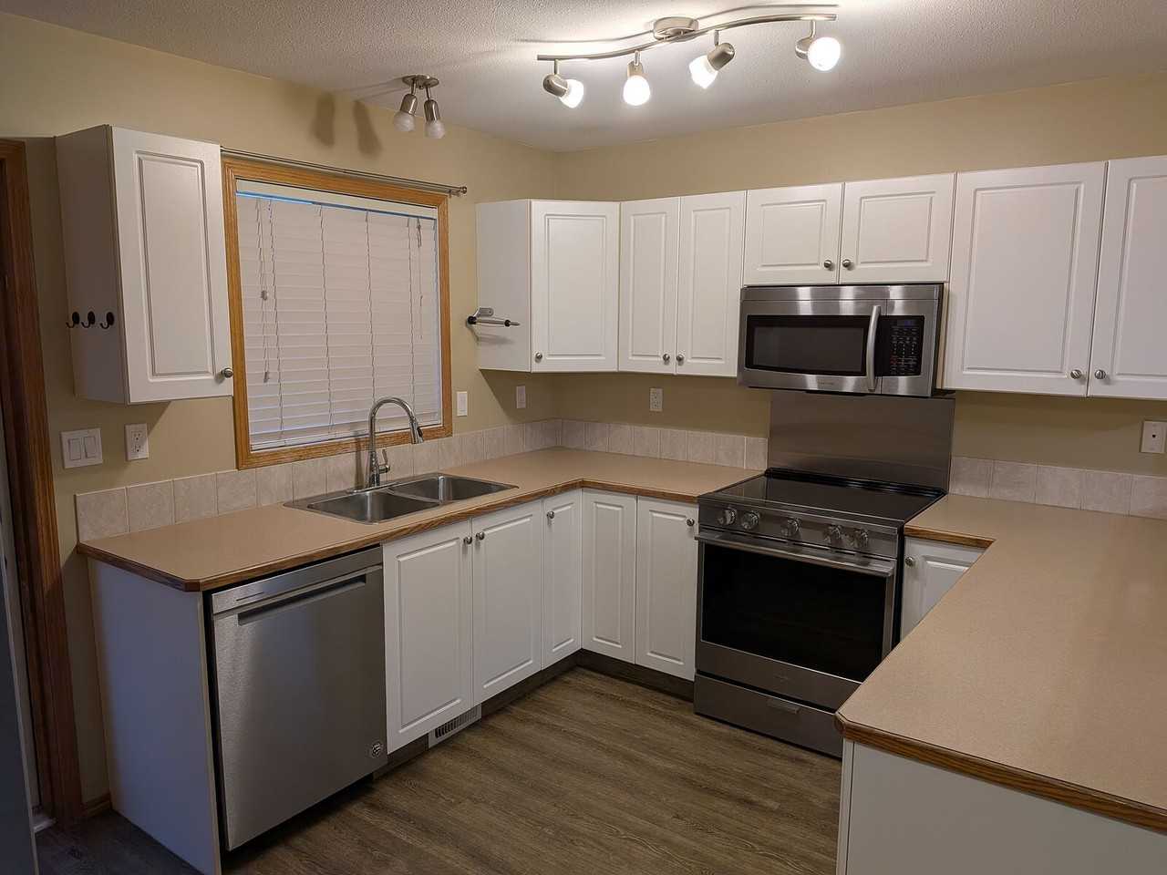 259 Kendrew Dr - Photo 3 of 22