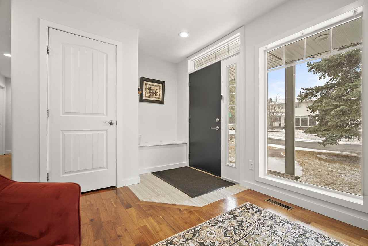 4223 120 St Nw - Photo 4 of 34