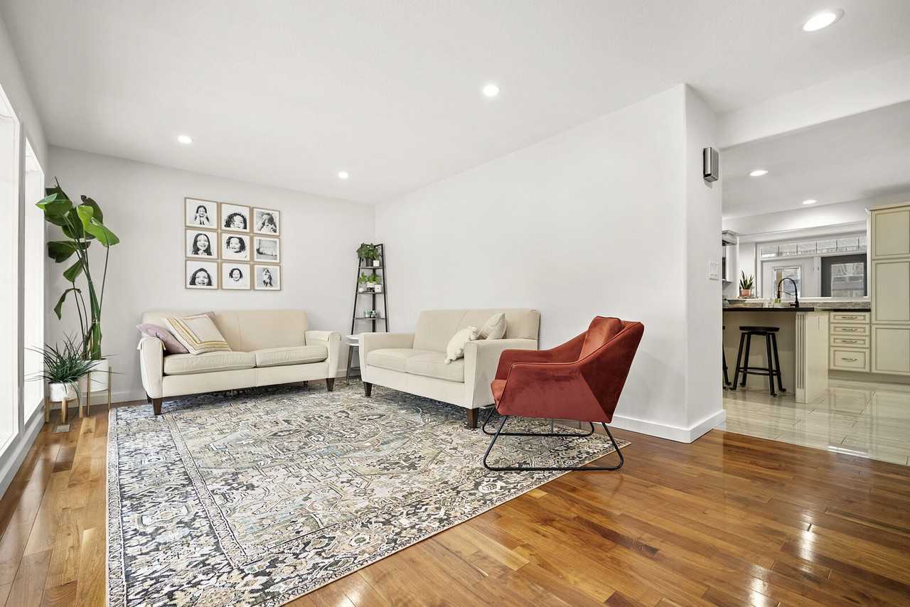 4223 120 St Nw - Photo 5 of 34