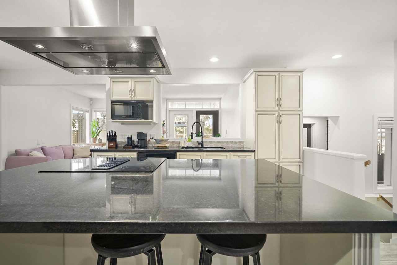4223 120 St Nw - Photo 7 of 34