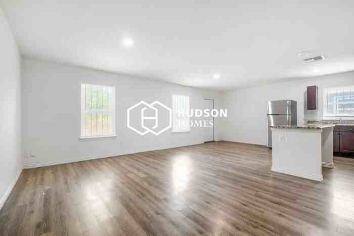 219 Oklahoma St - Photo 3 of 14