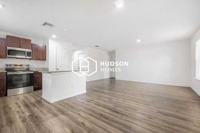 219 Oklahoma St - Photo 4 of 14