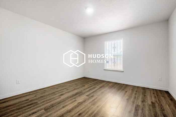 219 Oklahoma St - Photo 6 of 14