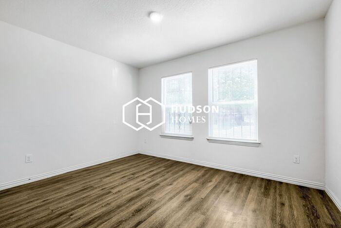 219 Oklahoma St - Photo 7 of 14