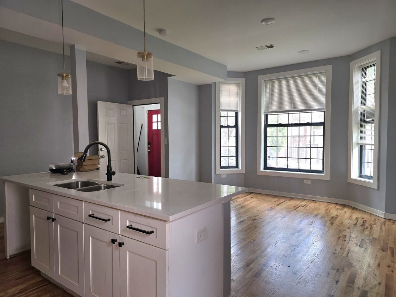 6040 S Rhodes Ave #1 - Photo 2 of 10