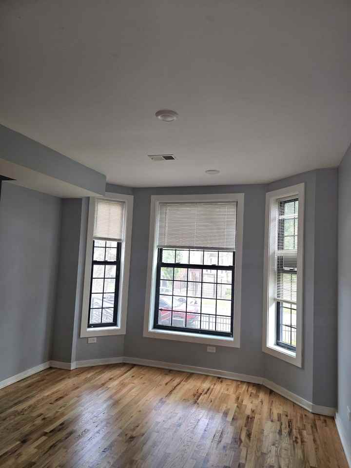 6040 S Rhodes Ave #1 - Photo 3 of 10