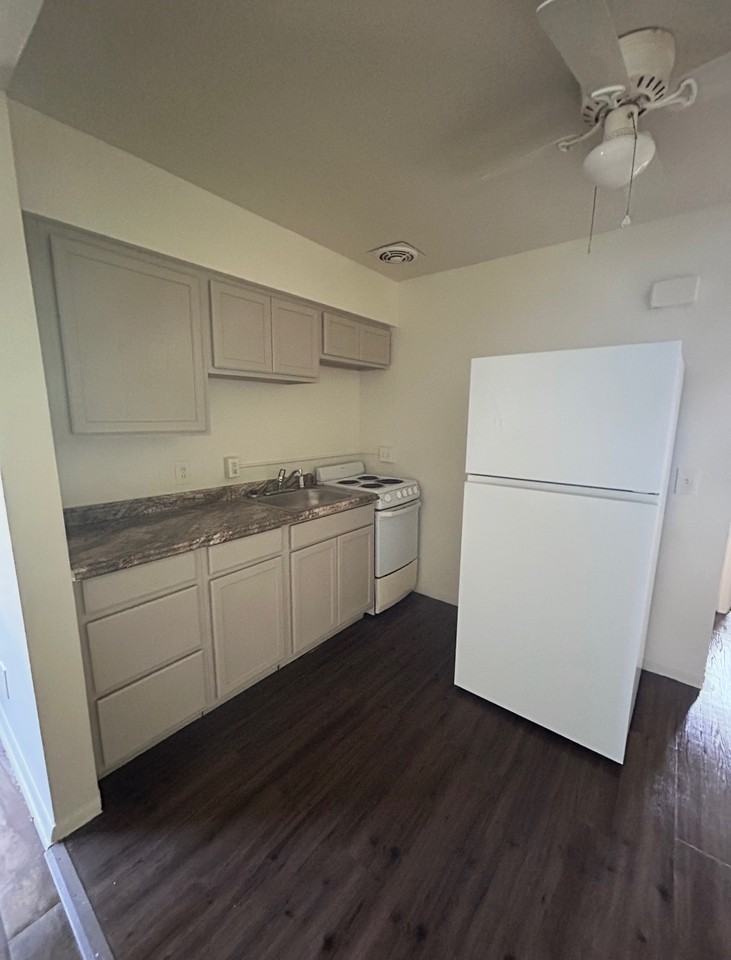 2992 Woodrow Ave #8 - Photo 3 of 6