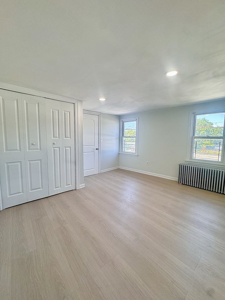 249 N Macquesten Pkwy #2 - Photo 4 of 13