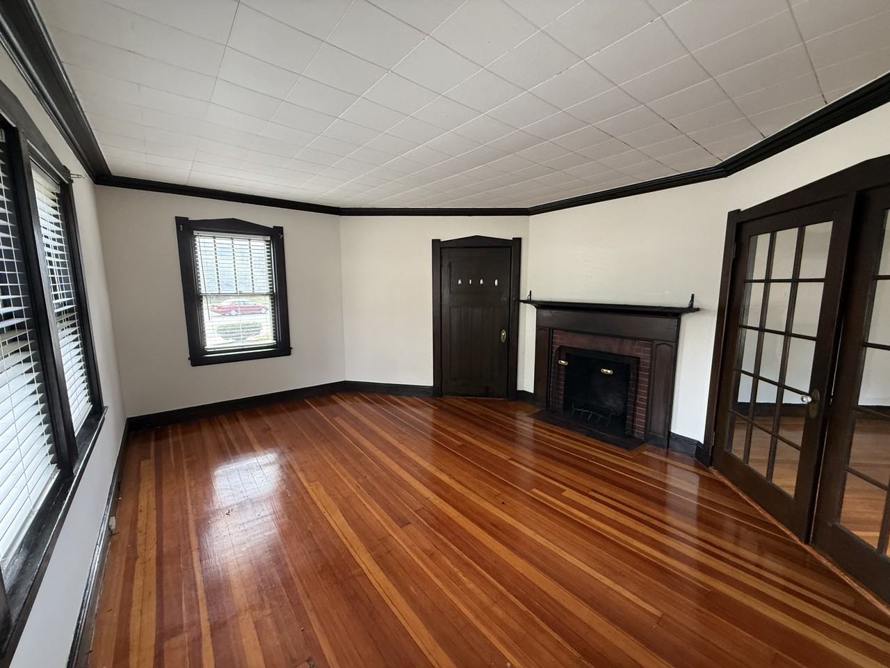 104 Mount Auburn St #1 - Photo 3 of 13