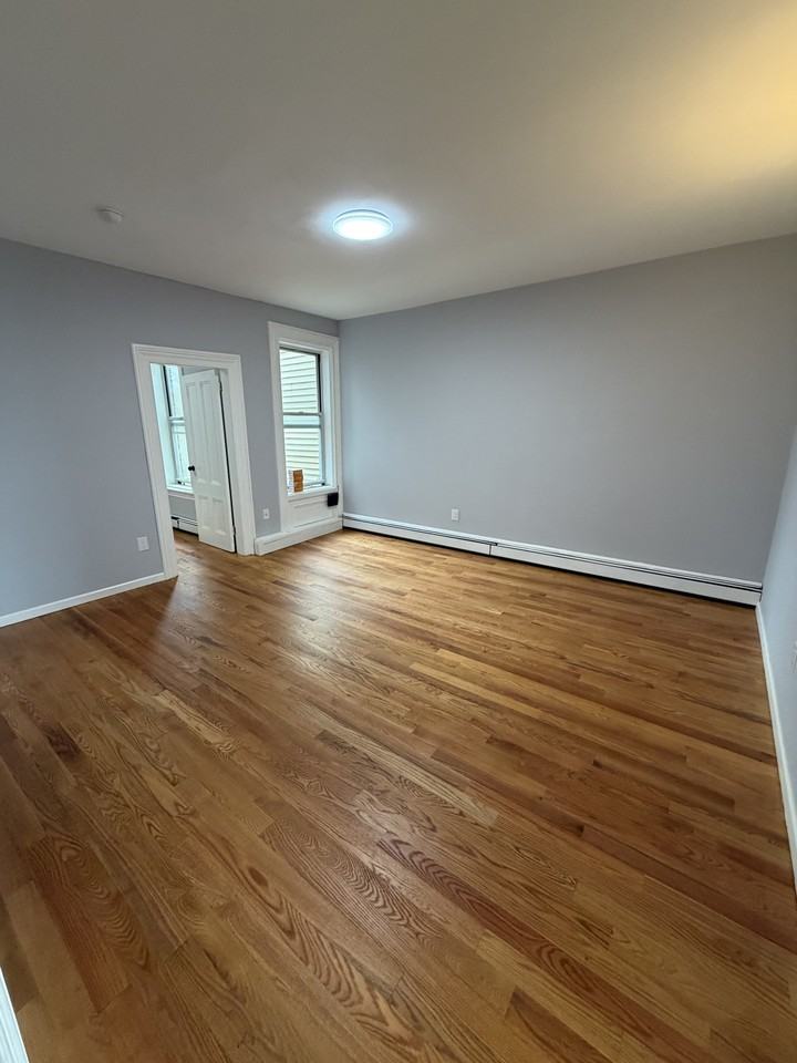 407 Main St #3 - Photo 4 of 10