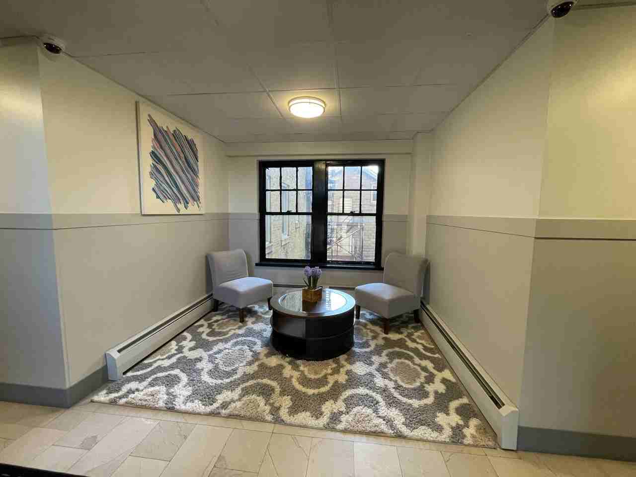 225 Golden Hill St #1F - Photo 4 of 13