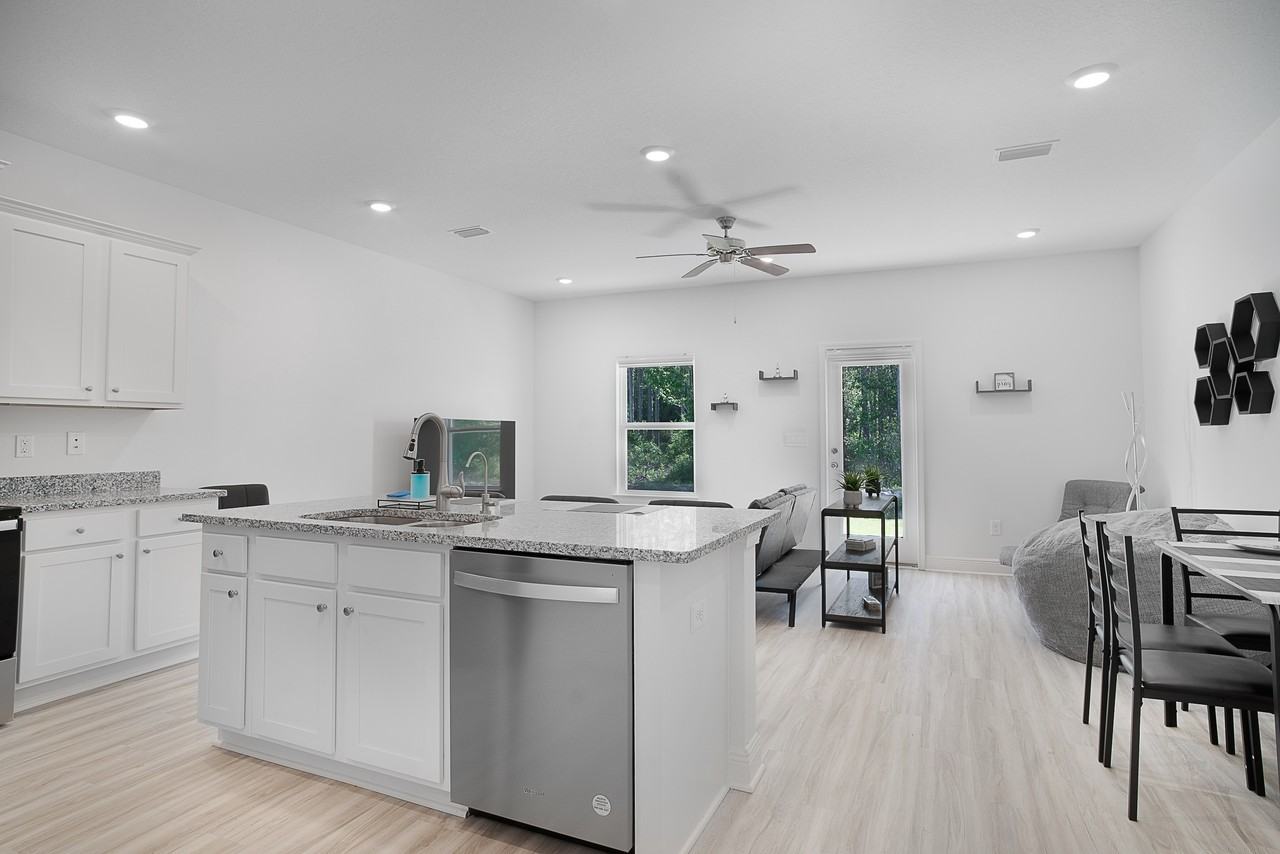 22 Leviathan Ct N - Photo 2 of 14