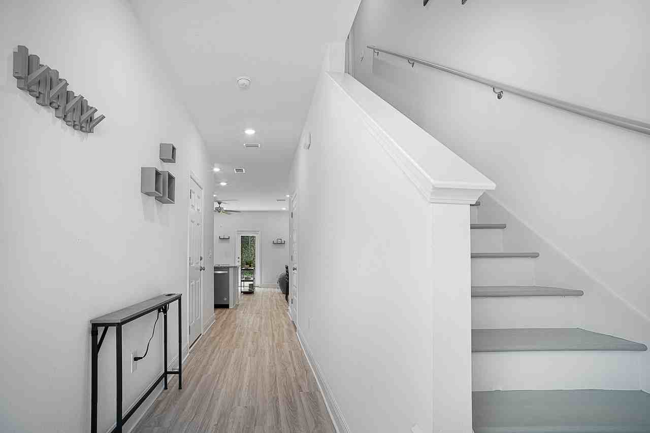 22 Leviathan Ct N - Photo 5 of 14