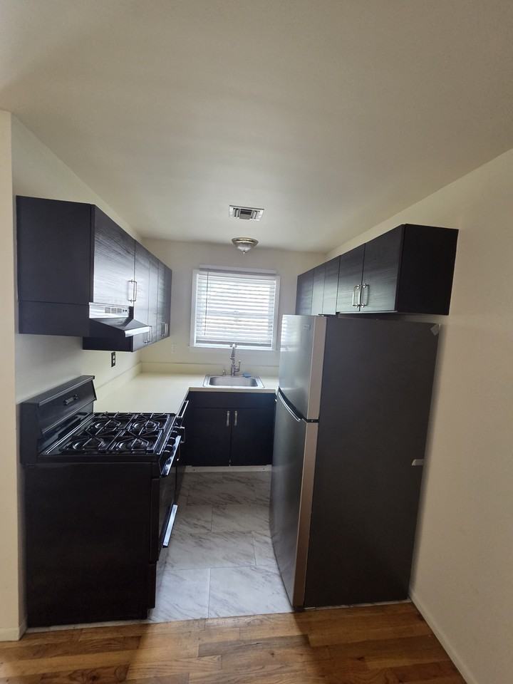 132 Merrick Rd #12 - Photo 4 of 10