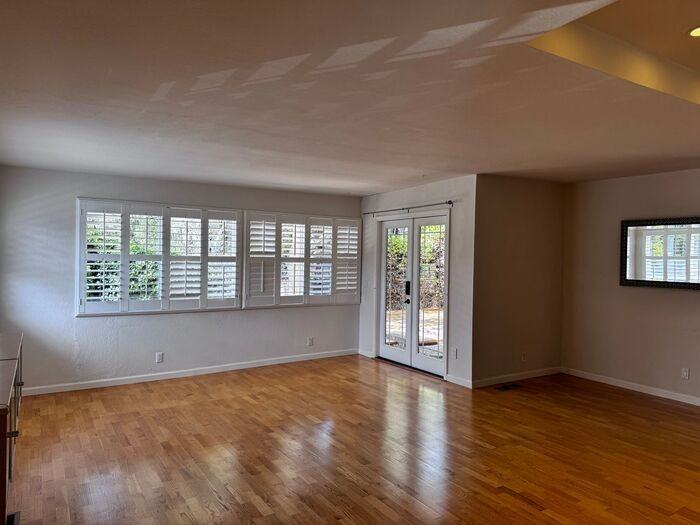 1102 Montecito Ave - Photo 6 of 47