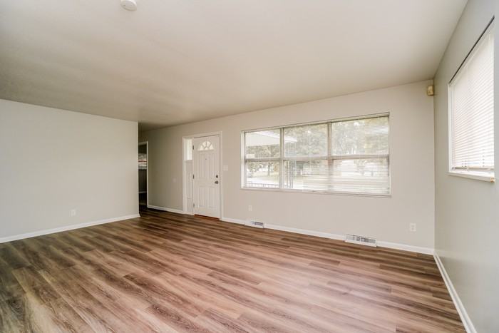 1659 Coburg Rd - Photo 3 of 10